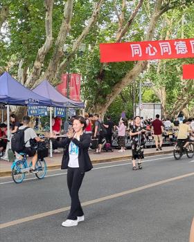 陈芋汐同济大学报到，被老师拉着在操场打招呼，保送运动训练专业-图18