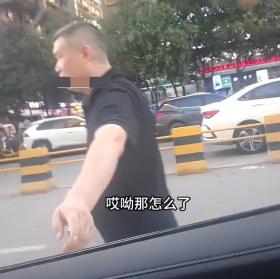 太狂了！陕西游客路边停车，遭陌生男子言语辱骂抢眼镜，甩地上！-图4