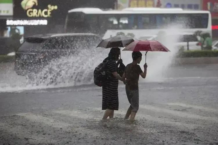 新一轮强降雨强势来袭，暴雨大暴雨分布如下，今夜至明日22号天气-图8